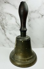 Ancienne cloche d'école d'enseignant à main en laiton avec manche en bois