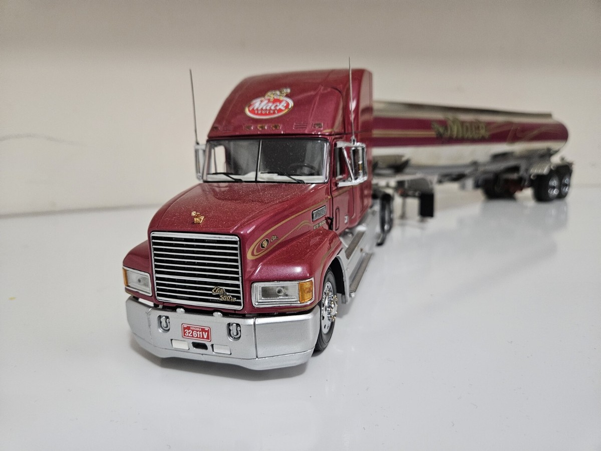 1/32 Scale 1993 Mack Elite With Tanker Trailer Good Condition (No