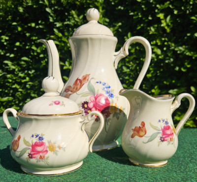 Copenhagen Kobenhavns Porcellains Maleri (KPM) Teekanne, Milchkännchen & Zuckerdose