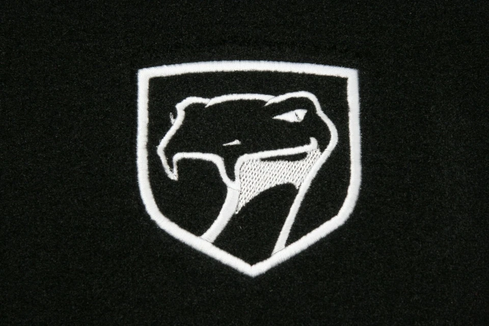 Alfombrillas LLOYD Velourtex logotipo bordado plateado Dodge Viper GTS de 1996 a 1998 Foto 2 de 4