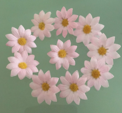 10 Ostern rosa Gänseblümchen Blumen Köpfe KUNST BASTELN KRANZ 60er DISPLAY 4 CM