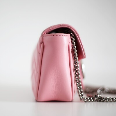 Gucci GG Marmont Super Mini Crossbody Bag/Wallet on Chain Gucci GG Marmont Super Mini Crossbody Bag/Wallet on Chain