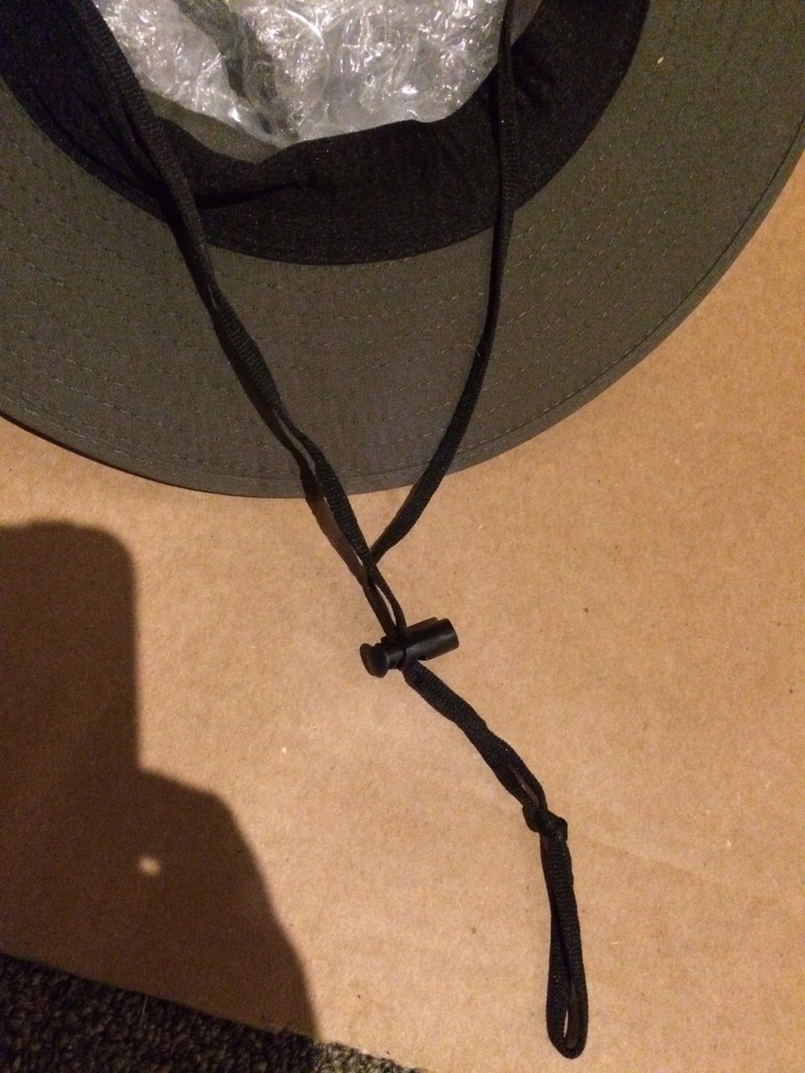 Jeanne Simmons Chapeau Outback avec couronne en maille et mentonnière