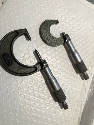 Mitutoyo 0 - 1" Micrometers (1) 60 degree No. 112-381, (1) with Bullet Tips Used