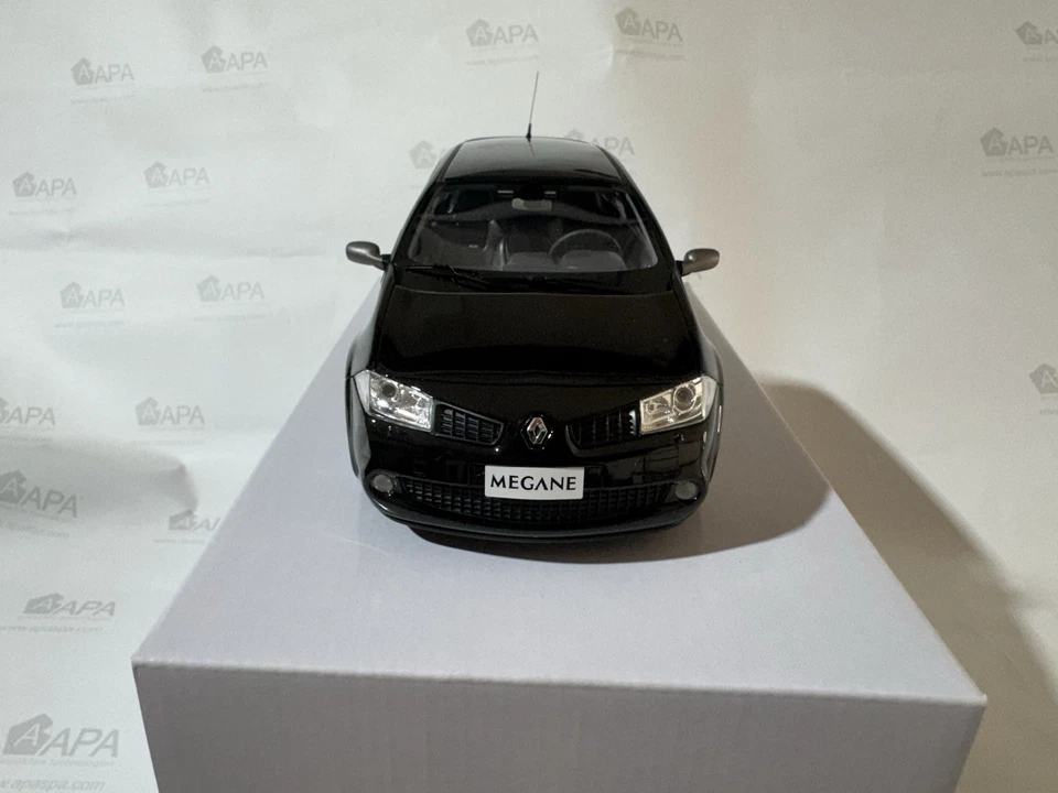 Renault Megane RS 1:18 Ottomobile - Immagine 2 di 4