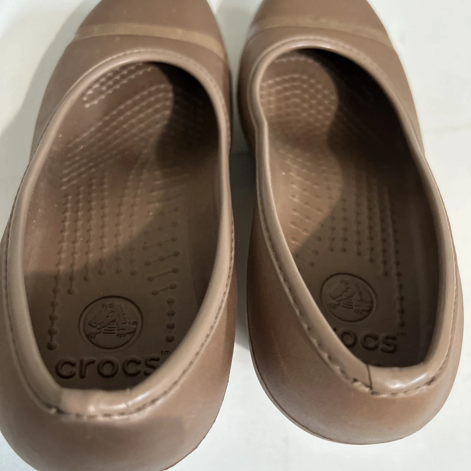 Zapatos de salón Crocs Lena sin cordones de cuña marrón tostado para mujer talla 9 Foto 3 de 4