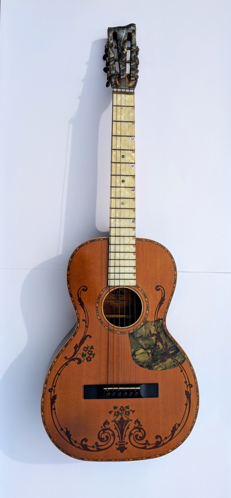 Beautiful Rare Vintage 1930s Regal Parlor Guitar W /  Pearloid Fretboard Chicago