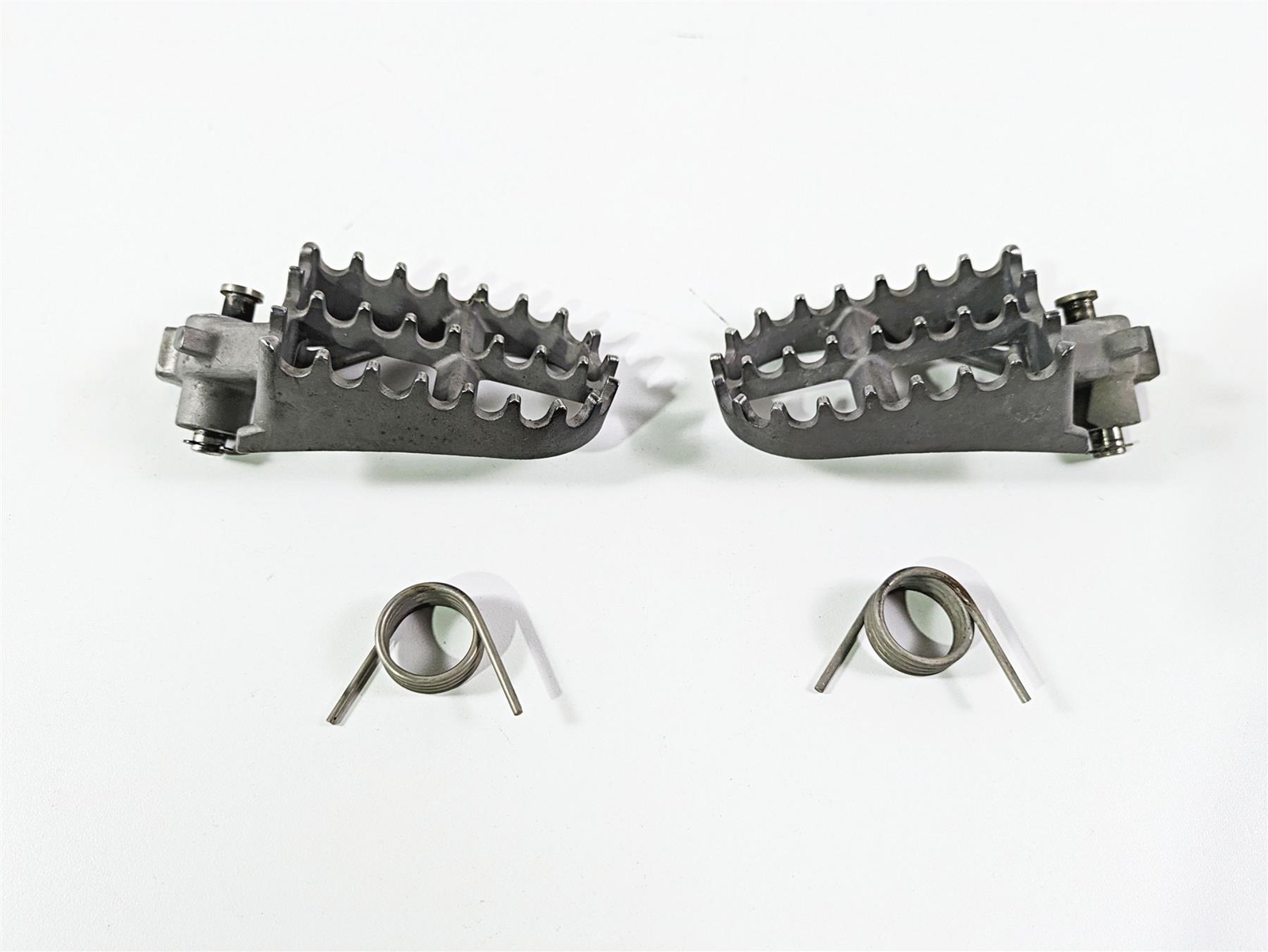 2006 BMW R1200GS K255 Adv Front Footpeg Rest Set 46717694557 | eBay