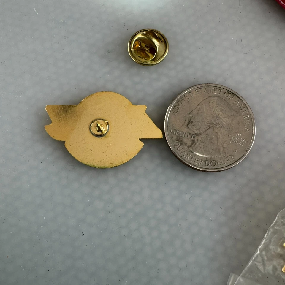 Vintage Los Angeles Lakers Enamel Lapel Pin 1997-98 Kobe Bryant Shaq O'Neal NBA - Image 3 of 3