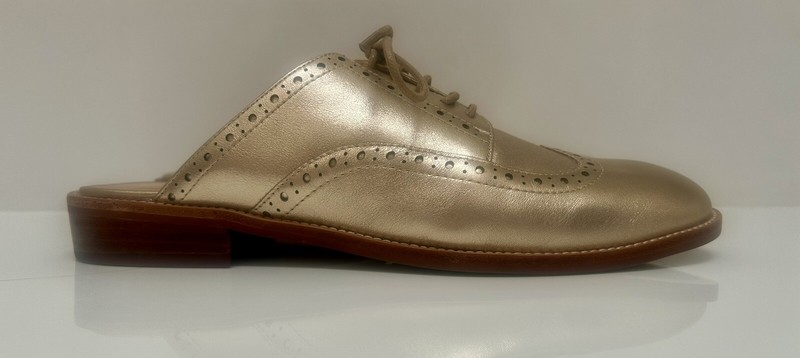 NEW BANANA REPUBLIC GOLD  Wingtip Mules 8.5 M Lace Up NWOB RARE