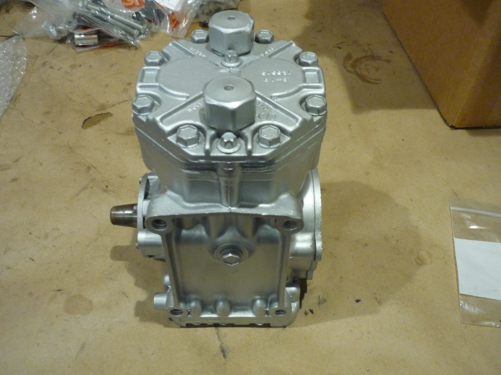 Ferrari 308,330,365,400 - AC Compressor Threaded Type (Remanufactured P/N 111222