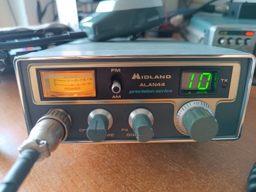MIDLAND ALAN 44 RADIO CB 40 CANALI AM FM COMPLETO STAFFA MICRO COME NUOVO - Photo 1/3