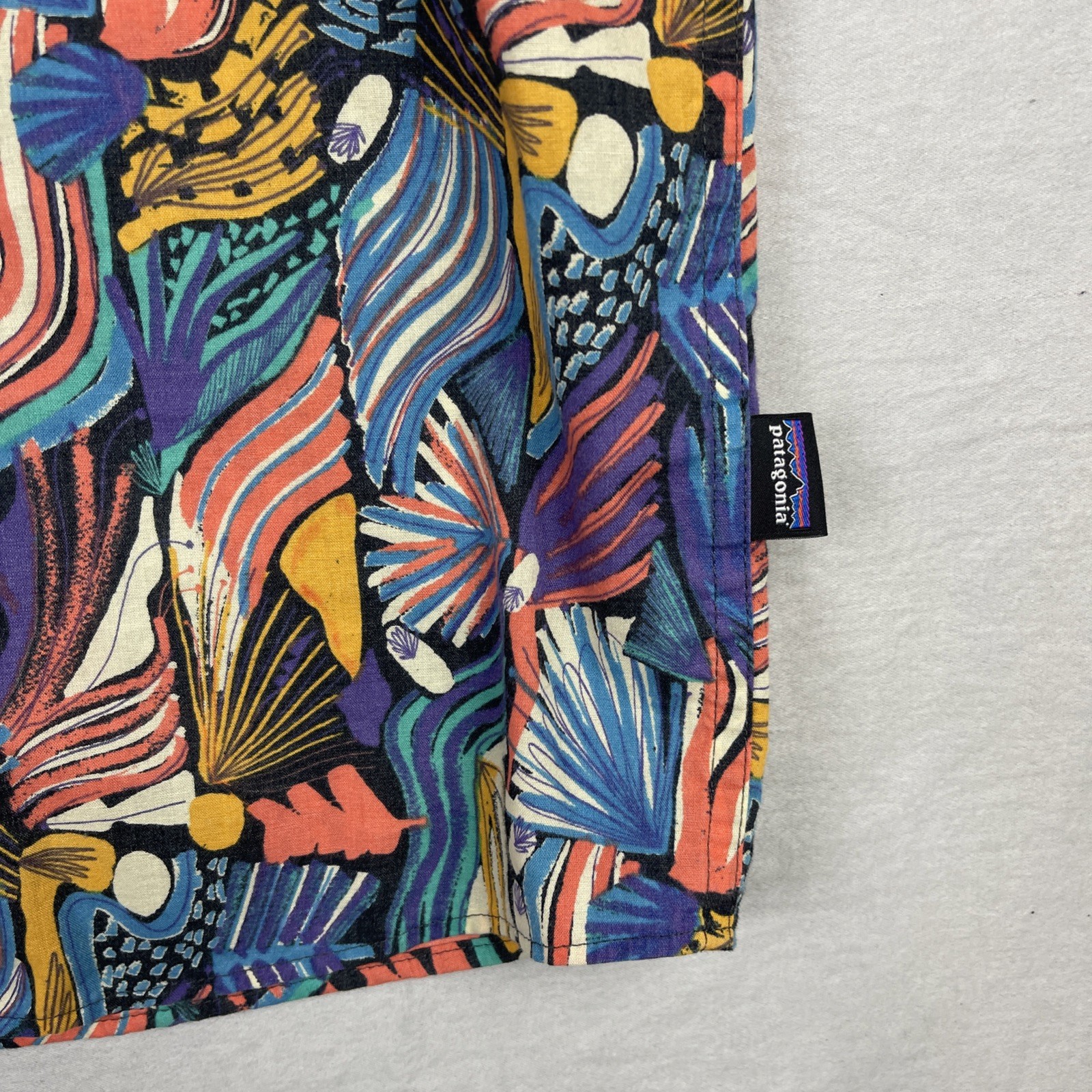 Patagonia Shirt Mens Medium Floral Button Up Short Sleeve Hawaiian Colorful thumbnail 3