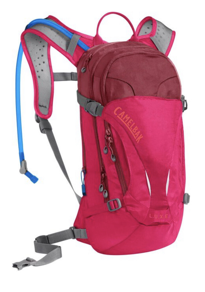 Camelbak Luxe Hydration Pack Purple 100 Ounce Camping Hiking  display picture 3
