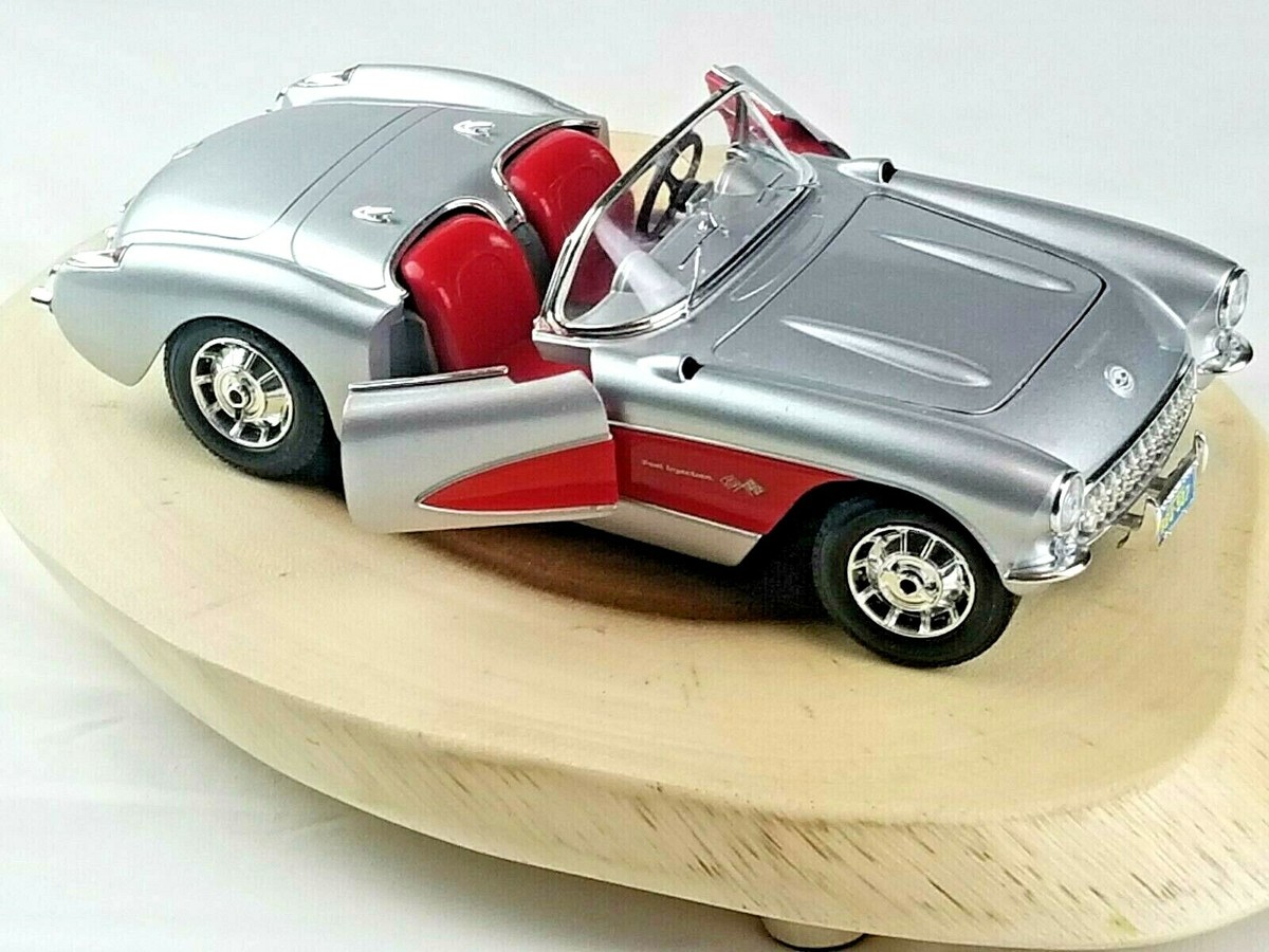 Bburago Chevrolet Corvette 1957 ミニカー BbURAGO 1957 CHEVROLET CORVETTE Silver/Red 1:18 SCALE Made In