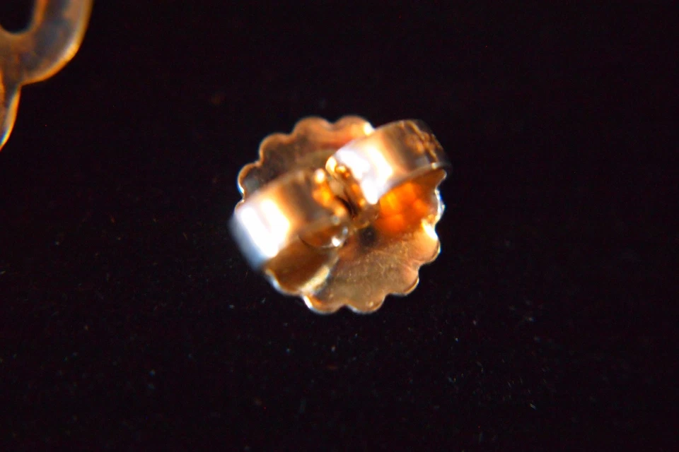 Hermosos pendientes de ónix rosa pétalo tallado a mano con poste de plata de ley .925 Foto 4 de 4