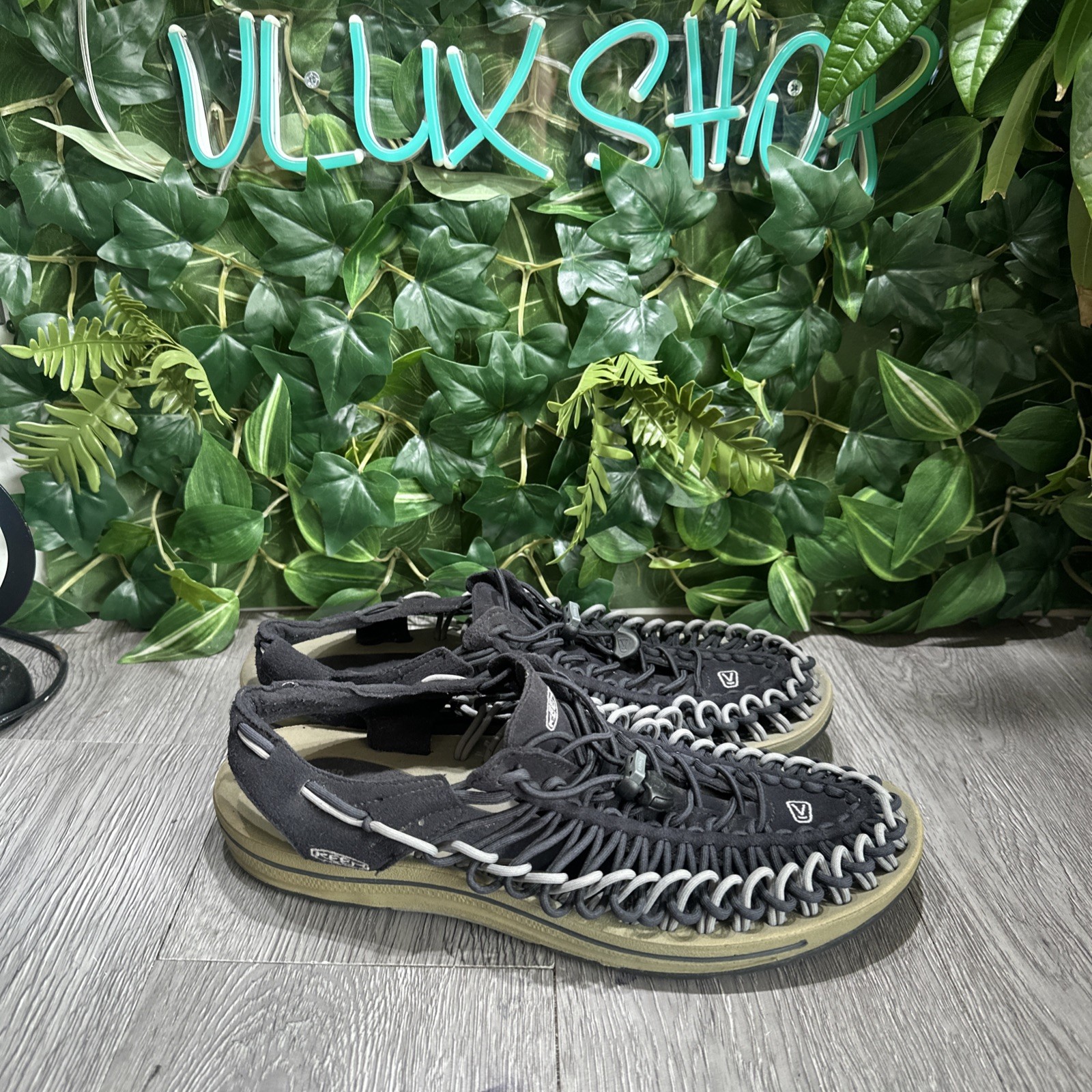 Sandali da trekking KEEN Uneek Bungee Cord scarpe da acqua da uomo taglia 10 5 nero grigio