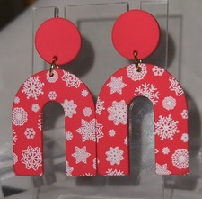 CHRISTMAS EARRINGS SNOWFLAKES IN RED 108HAPPY HOLIDAYS EVERYONE 