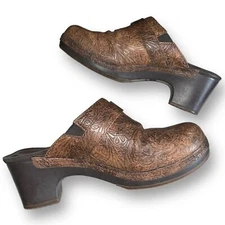 CROCS Sarah Tooled Embossed Clog Triple Comfort Slip On Heel Mule Shoes Brown 9