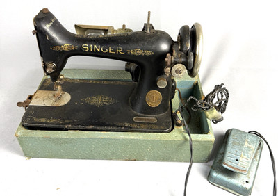 Singer 99K Sewing Machine With Pedal & Case Works