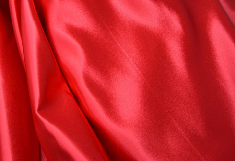 4.33 yards Red Satin fabric 45" wide - Image 2 of 2