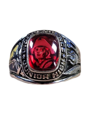 Master Qualium Independence Junior High Class Ring Gr. 11