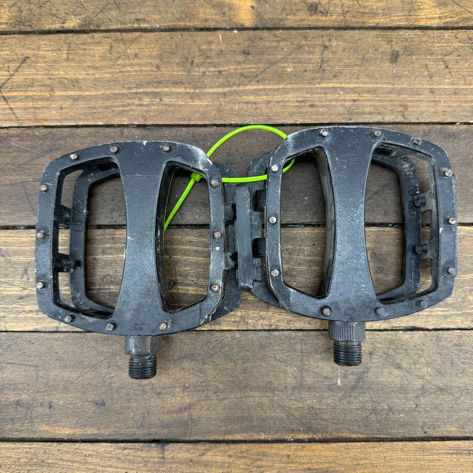 Specialized P415 BMX Pedals LU-215 9/16 in 3PC Mid School Flat Platform Vintage - Image 3 of 4