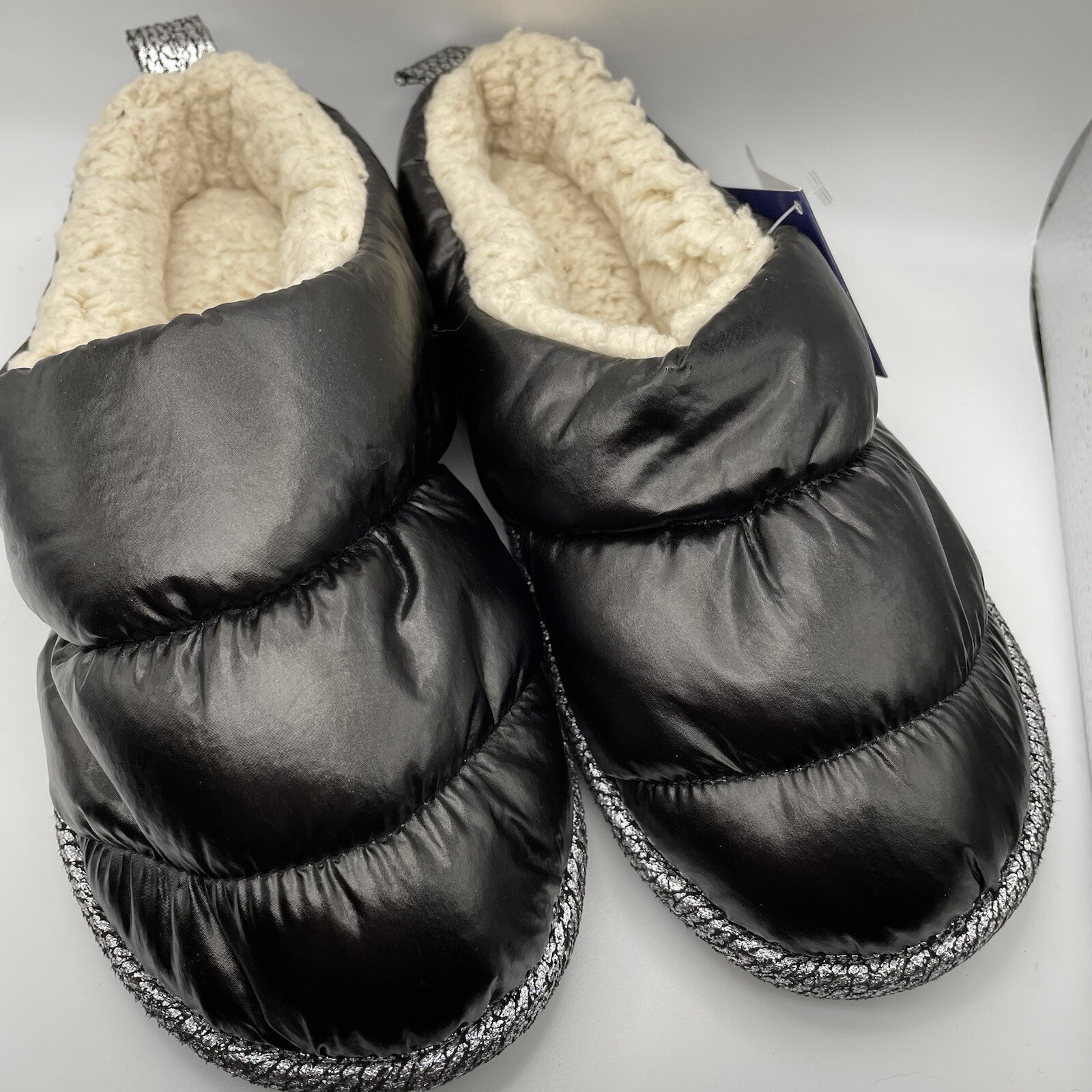 Women’s Rockdove Puffy Metallic Black Lined Slippers Size 5-6 NWT-image