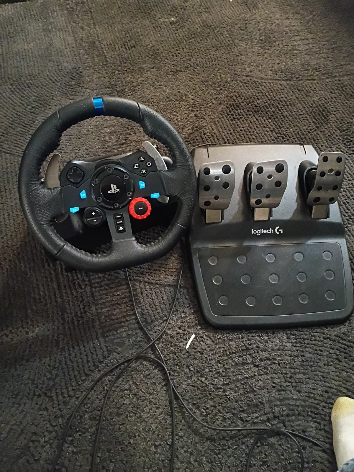 Logitech G29 Driving Force Racing Wheel Wheel  No Power Cord Un Tested