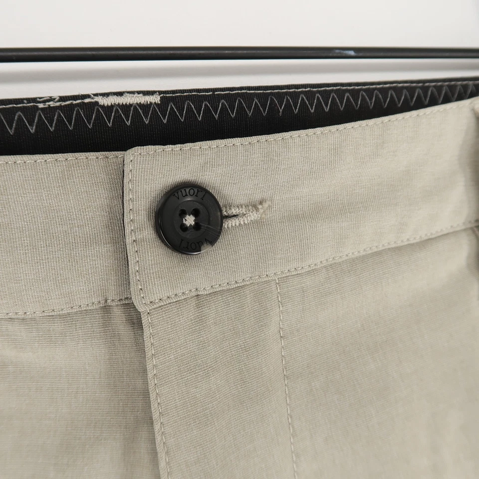 Vuori Aim Shorts Mens 34 Beige Athleisure Golf Chino Stretch Casual Performance - Image 4 of 4