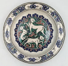 IZNIK STYLE LION & DEER CONTINENTAL POTTERY DISH EARLY 20TH CENTURY