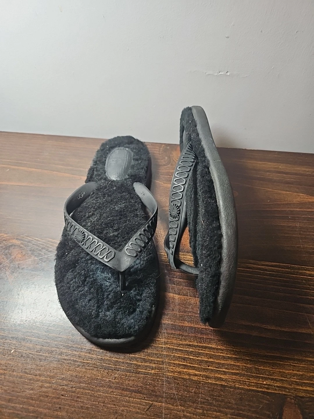 Sandalo infradito UGG donna taglia 7 FLUFFIE nero pelle di pecora foderato pelliccia plantare