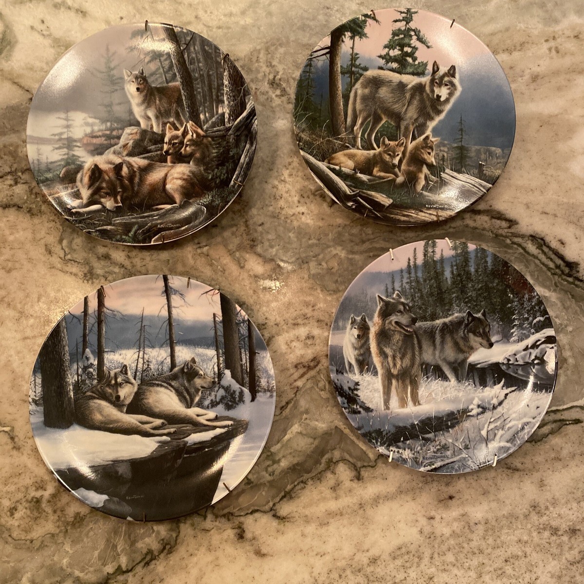 Set Of 4 Kevin Daniel Wolf Plates Knowles 1991 RARE Call Of The