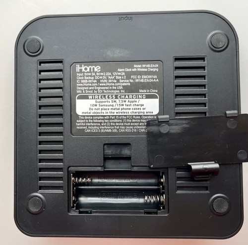 Réveil compact iHome iW14B.EXv24 avec charge sans fil compatible MagSafe - Photo 6 sur 7