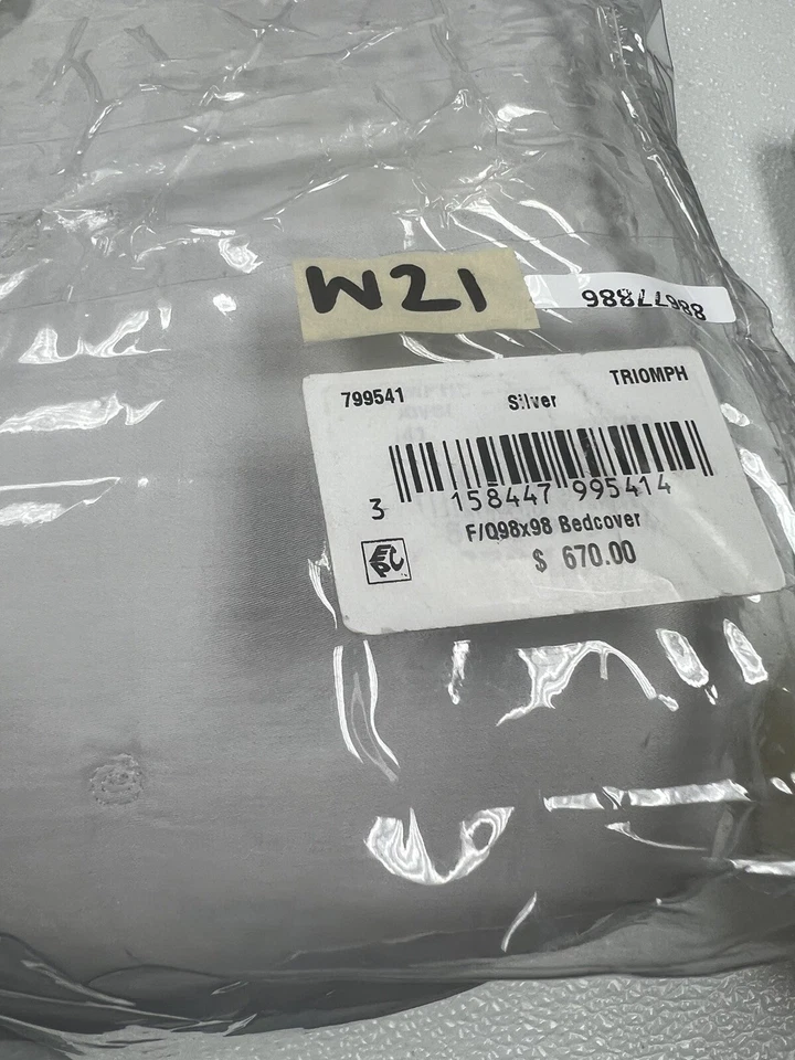 Yves Delorme Triomphe Quilted Full / Queen Coverlet Silver Preowned W/defects - Image 4 of 4