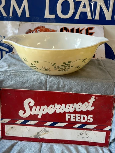 Vintage Pyrex Shenandoah Yellow Nesting Mixing Bowl Green Leaf