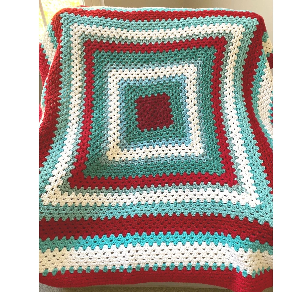 Manta cuadrada de ganchillo hecha a mano de abuela roja verde azulado blanca retro afgana 50x50 Foto 3 de 3