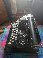 Underwood Portable Typewriter Vintage with Carrying Case thumbnail