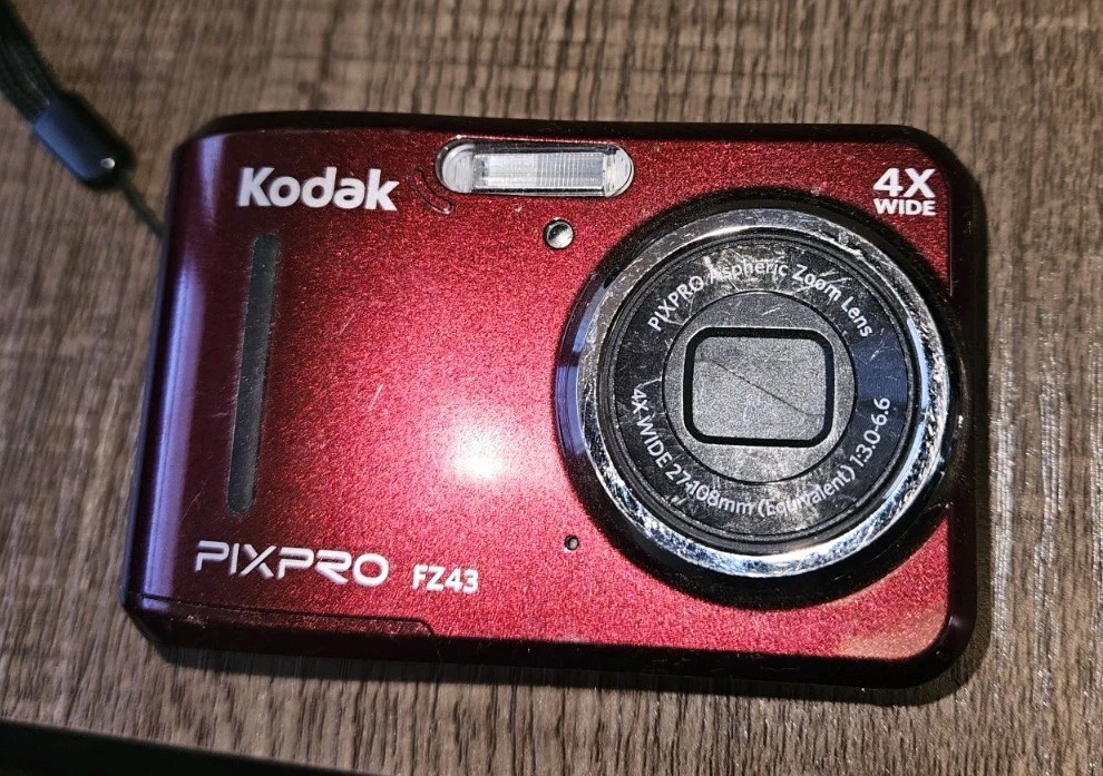 Kodak Pixpro FZ43, For Parts Only, Lens/LCD Issue | eBay