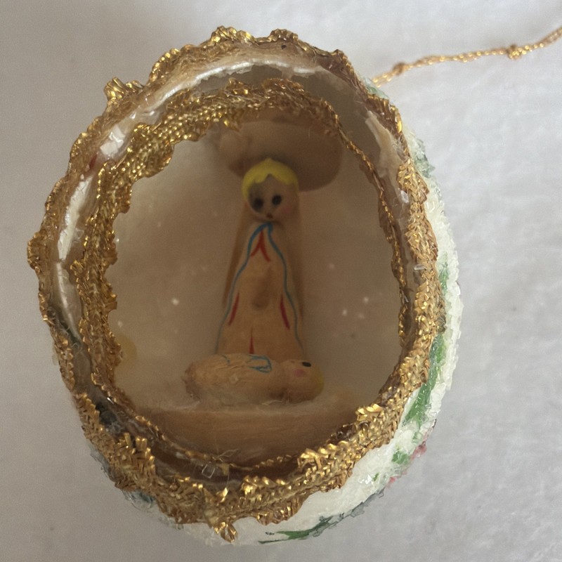 Vintage Diorama Handmade Christmas Ornament Eggshell 1970’s Mary And Jesus