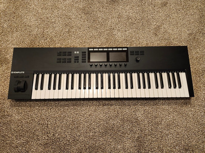 Native Instruments Komplete Kontrol S61 MK2 61 Key Keyboard Controller + HS case