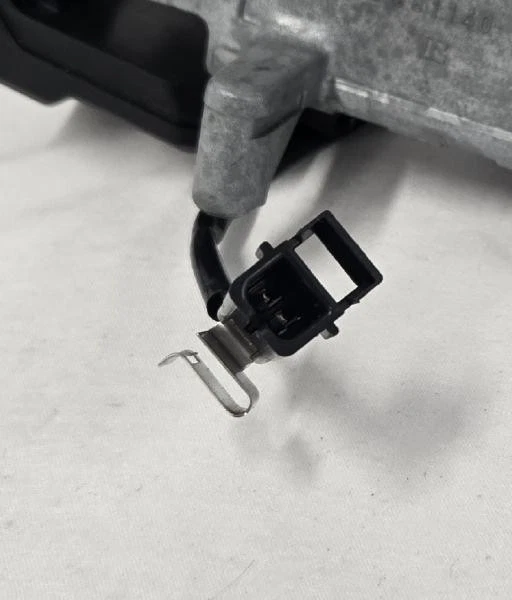 2007-2010 Saturn Sky Ignition Switch Assembly With Cylinder Housing And Key Oem - Image 4 of 4