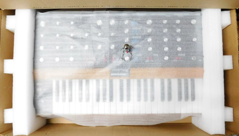 Moog Minimoog Voyager Old School Synthesizer +OVP+Fast Neuwertig+ 1,5J Garantie - Bild 2 von 4