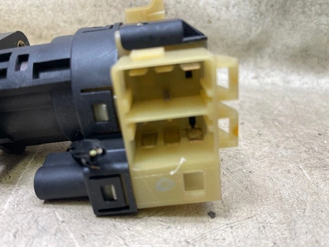 Interruptor de encendido y cilindro de bloqueo con llave usada se adapta a 99-01 OLDSMOBILE ALERO Foto 2 de 4