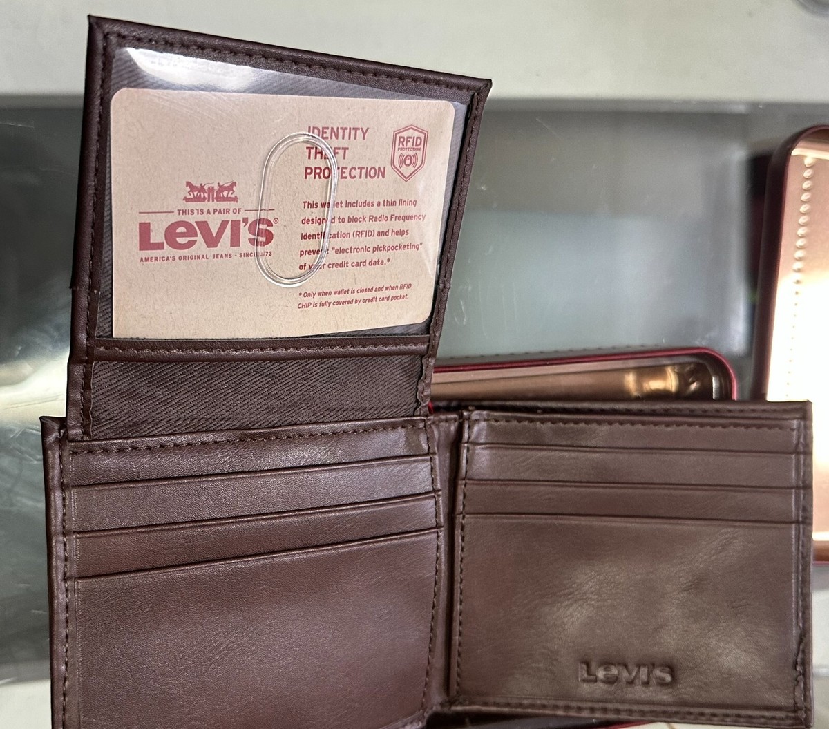 LEVI'S 220046 Men Genuine Leather BILLFOLD Wallet with RFID
