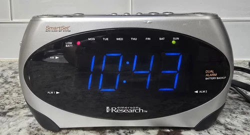 Emerson Research CKS1862 Smartset Digital Dual Alarm AM/FM Clock Radio
