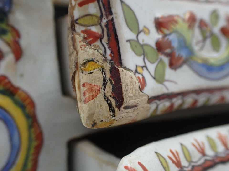 commode ancienne , faïence de Desvres ,début XXème - Photo 4/4