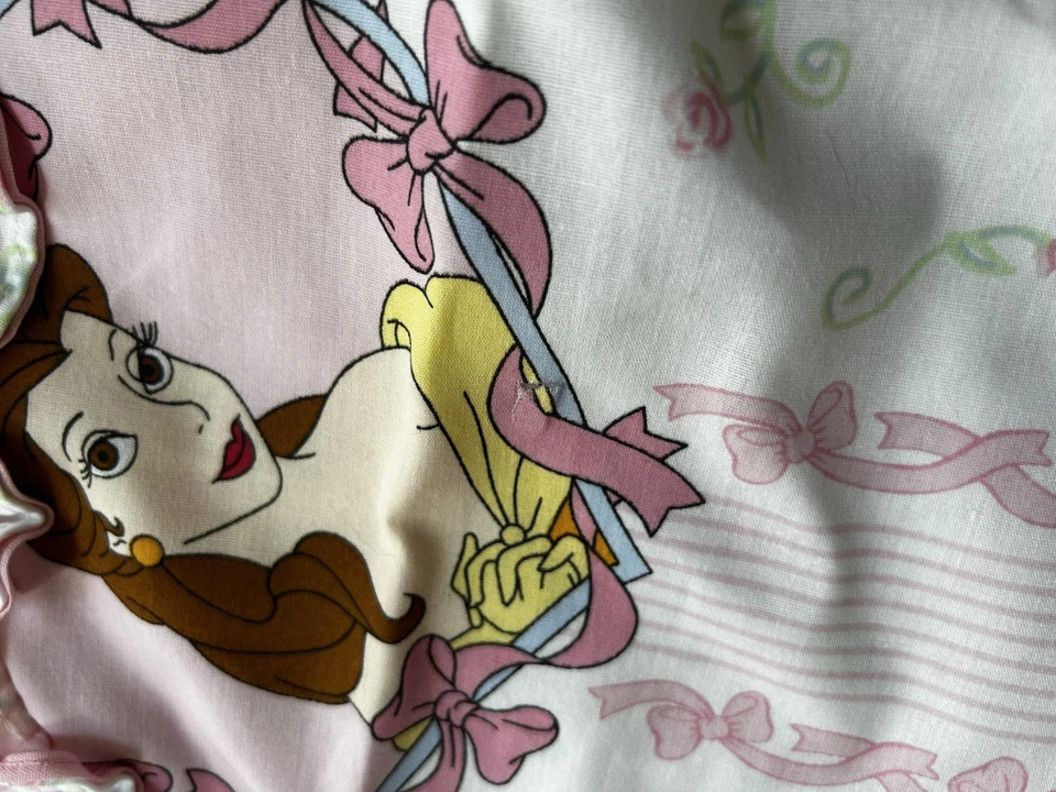 Almohada de princesa vintage de los años 90 con volantes y lazos / Cenicienta, Bella, etc. Foto 3 de 4