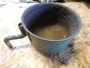 VINTAGE DELTA ROCKWELL BENCH GRINDER WATER QUENCH POT WITH 7/16 MOUNT