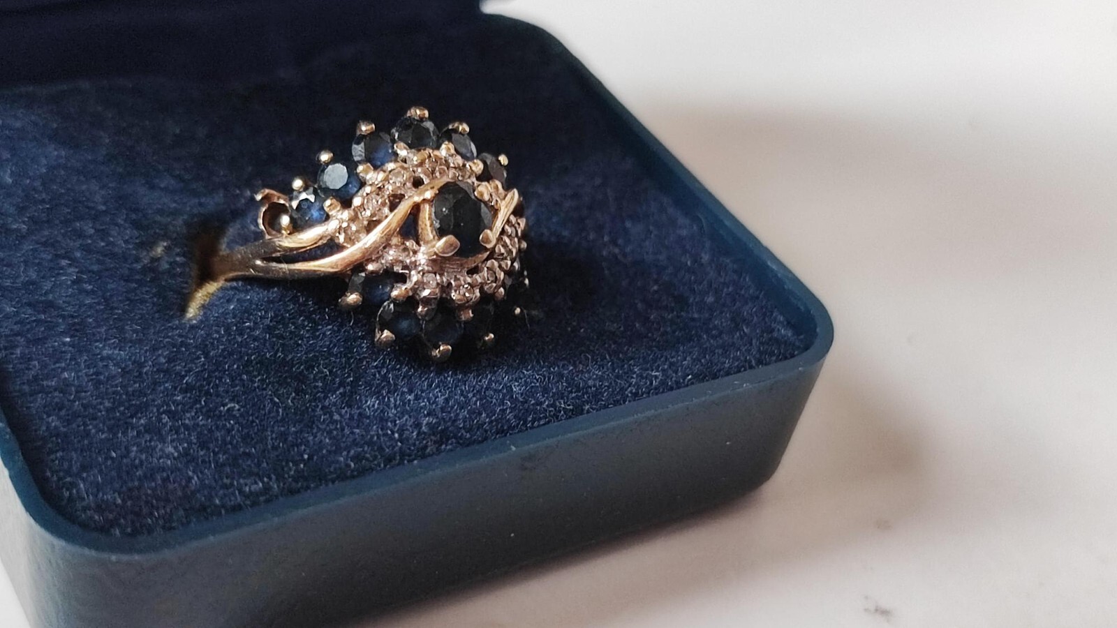 Nice Dainty PreOwned 14k Gold Diamond & Sapphire Ring Size 8, but